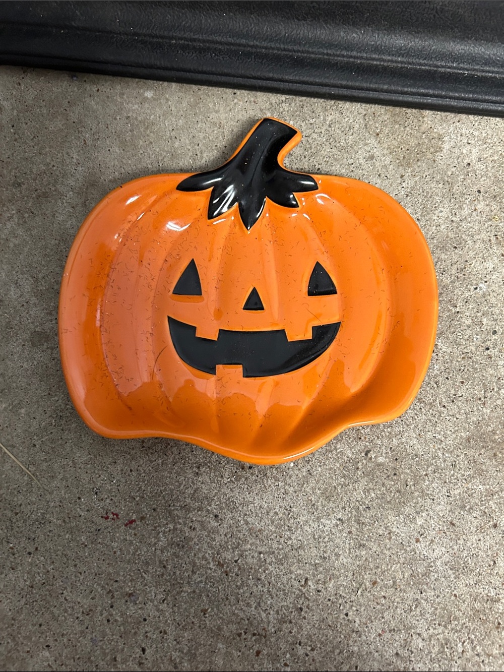 Jack-o'-Lantern Ceramic Pumpkin Dish - Orange & Black